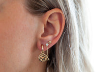 Afbeelding in Gallery-weergave laden, Jwls4u Oorbellen Hanger Triangle Goldplated JE010G
