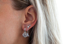 Afbeelding in Gallery-weergave laden, Jwls4u Oorbellen Hanger Triangle Silver JE010S
