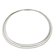 Laden Sie das Bild in den Galerie-Viewer, Gala Design Ketting Tripple Square J0029
